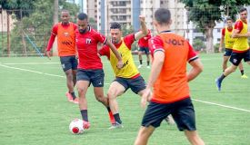 Caio Mota vê concorrência positiva e comemora chance de jogar pelo Botafogo