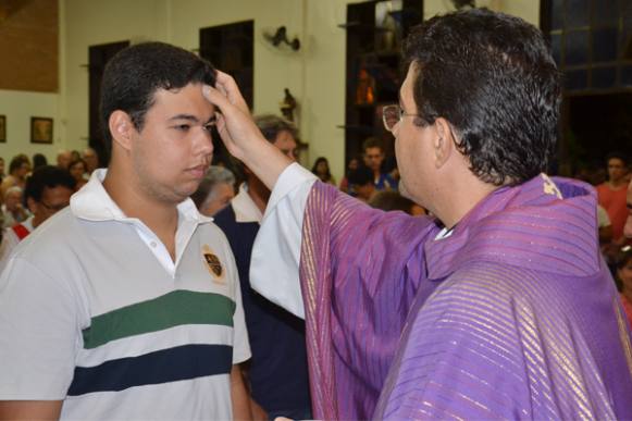 Católicos de Sertãozinho celebram quarta-feira de cinzas