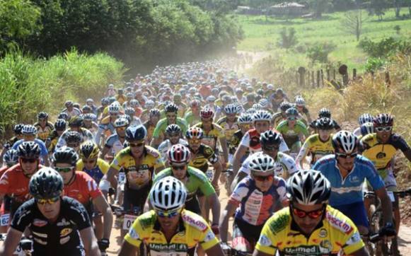 Ciclistas de Sertãozinho vencem em Monte Azul Paulista