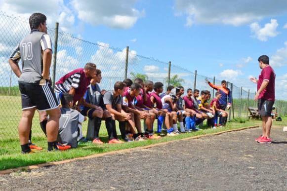 Escolinhas de futebol de campo contribuem para a descoberta de novos talentos