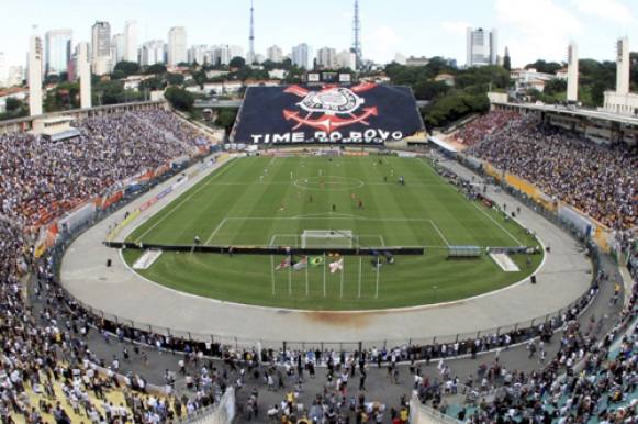 Por assistir a jogo em pé, torcedores são indenizados por Corinthians e CBF