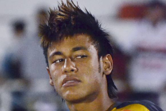 Neymar gasta R$ 7 mil por mês em tratamento dos cabelos