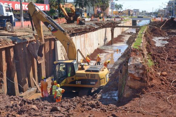 Trabalhos da obra de Macrodrenagem seguem na avenida Antônio Paschoal