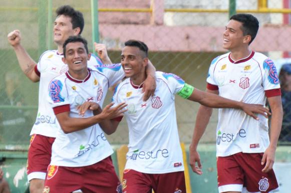 Na raça, Tourinho vence o Barretos de virada e se aproxima dos líderes