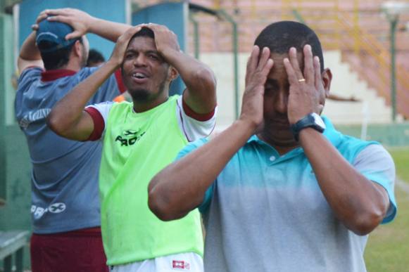 Tourinho leva virada e deixa de assumir a liderança