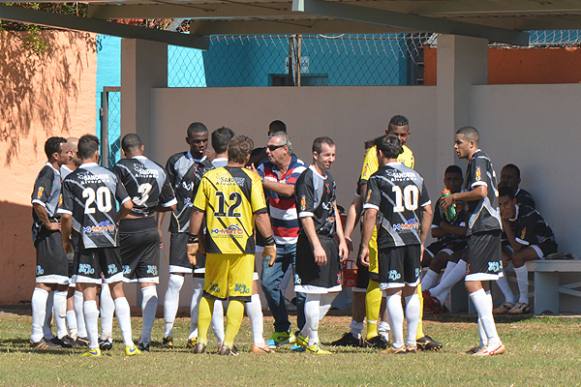 Condelo tenta reabilitação do XV em clássico com Vila Nova