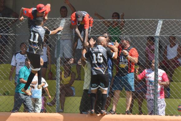 Após protesto da torcida, XV de Novembro vence o Vila Nova e vira o Rei do Clássico