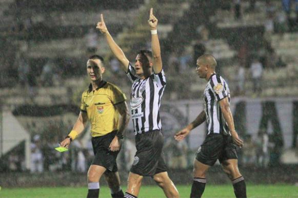 Ronny marca seu primeiro gol pelo Comercial em noite de gala contra o Grêmio Barueri