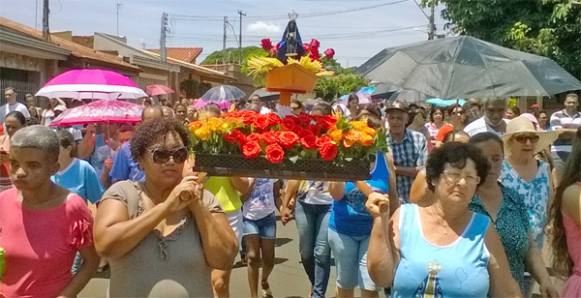 Tradicional Festa da família Oliveira atrai centenas de devotos de Nossa Senhora