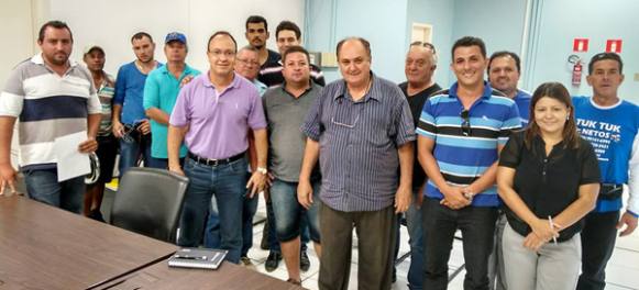 Mototaxistas e motoristas de tuk-tuk fecham acordo com a Prefeitura de Sertãozinho e prazo para cursos é adiado