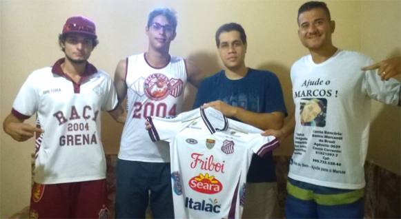 Jogador do Touro e Torcida Raça Grená doam camisa do Sertãozinho para ajudar jovem com câncer