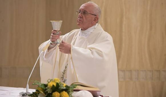"Corações endurecidos só fazem mal a Igreja", diz papa