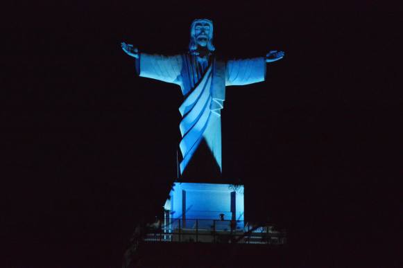 Ação para prevenir câncer de próstata deixa azul o Cristo de Sertãozinho