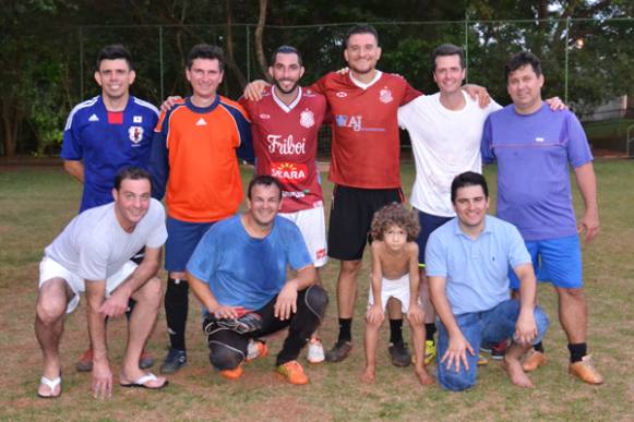 À espera da pré-temporada, Gringo treina com amigos e recebe elogios de ídolo do Touro