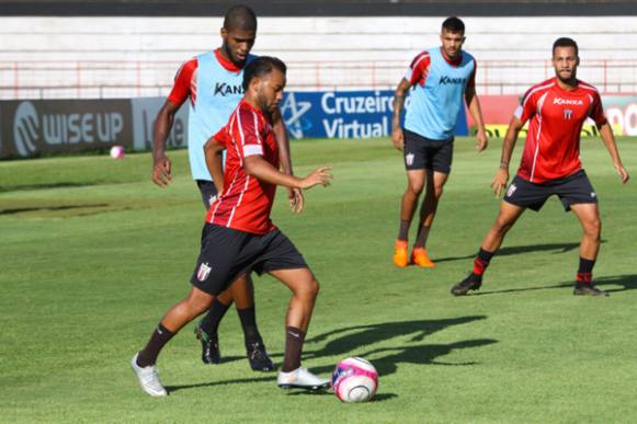 Botafogo treina focado no duelo contra o Santo André