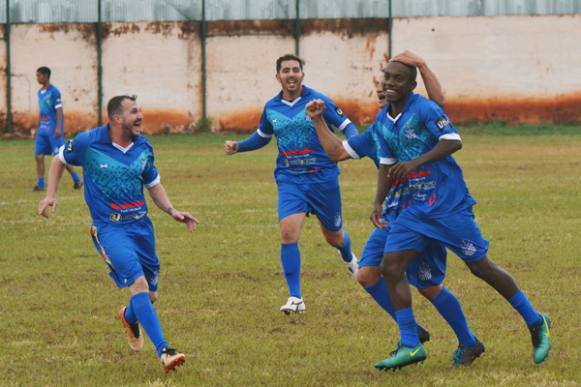 Vila Nova goleia o XV e aplica a maior goleada do clássico