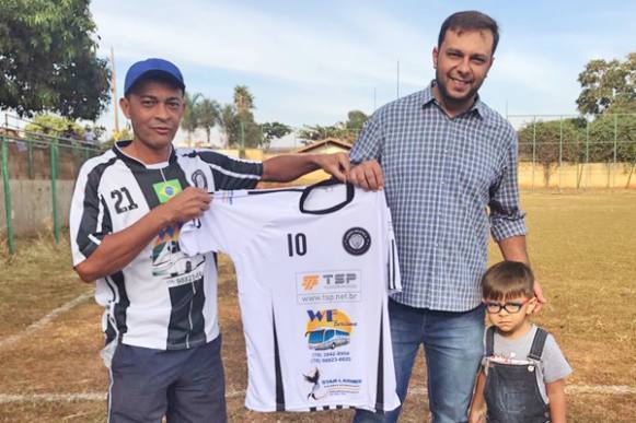 Clube do amador estreia novo uniforme com goleada