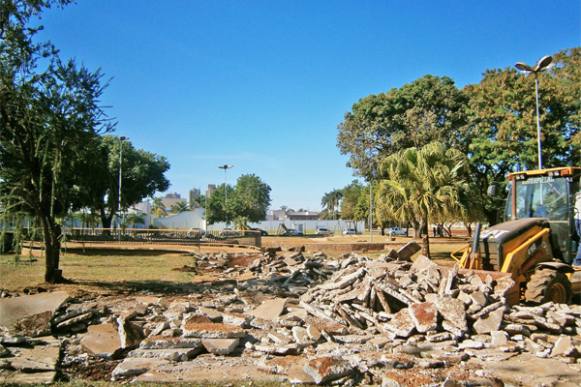 Começam as obras de reforma e revitalização da Praça “Antônio Almussa”