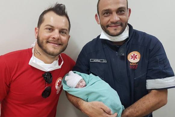 Equipe do Samu faz parto dentro de ambulância, em Sertãozinho