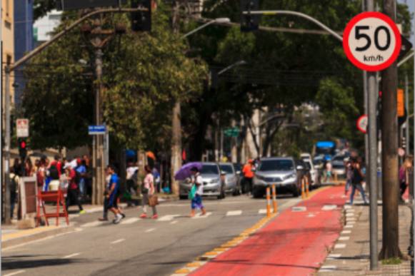 Carros devem rodar a 50 km/h, diz OMS