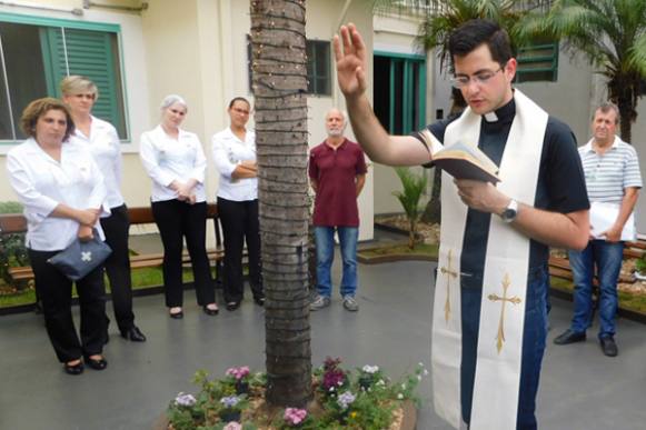 Santa Casa de Sertãozinho inicia comemorações natalinas com Benção do Presépio