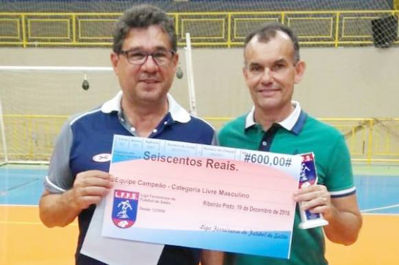 Técnico Luiz Alberto agradece ao carinho do torcedor e ao apoio da SMEL após conquista no regional