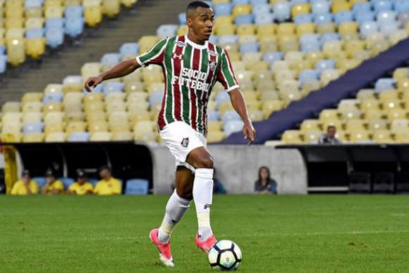 Botafogo acerta contratação de jogador com passagens por Fluminense e Criciúma