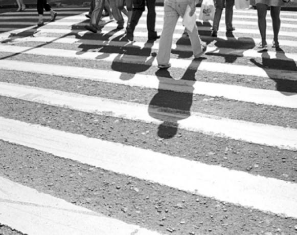 Multa mais cara para motorista que furar faixa de pedestre