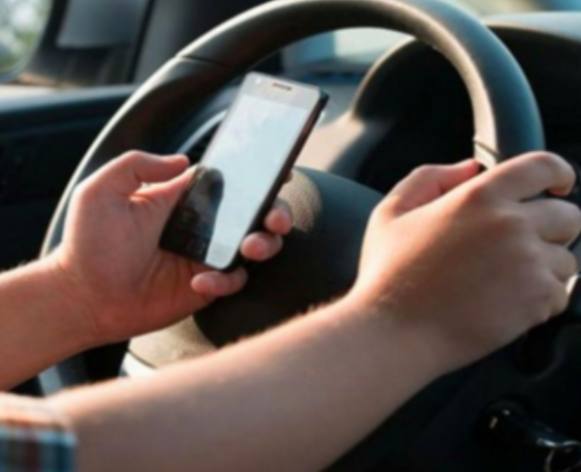 Radar pode multar motorista ao celular