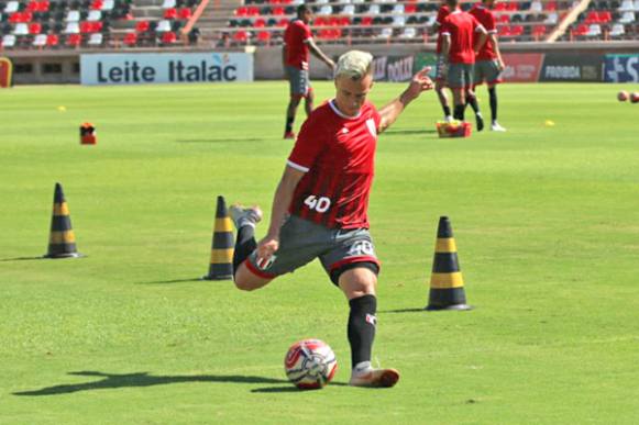 Felipe Saraiva chega para dar mais poder de ataque ao Botafogo