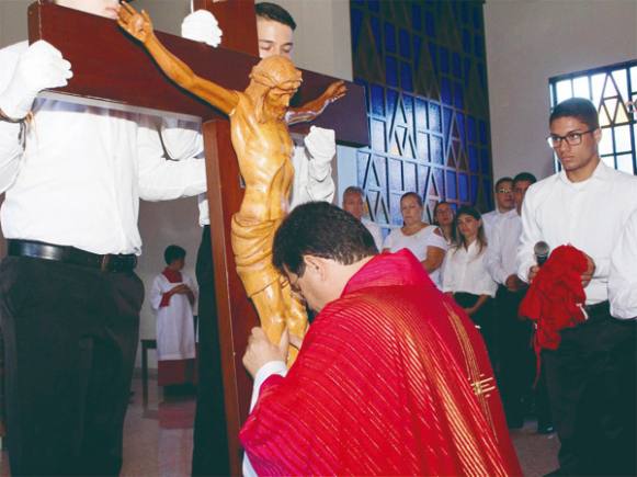 “Devemos participar da Semana Santa, na certeza de que Jesus passou por todo sofrimento e, com Ele, também venceremos todas as tribulações”, diz padre Ivonei