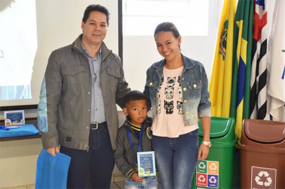 Alunos da rede municipal de ensino são premiados no Concurso da Água