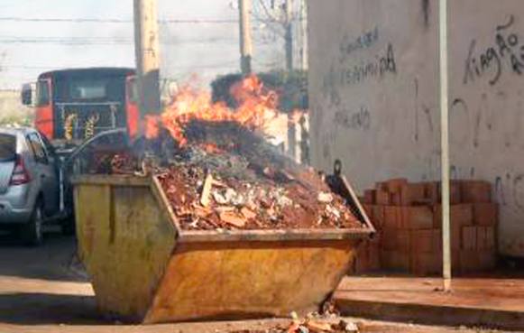 Secretaria de Meio Ambiente promove ações de conscientização contra as queimadas urbanas