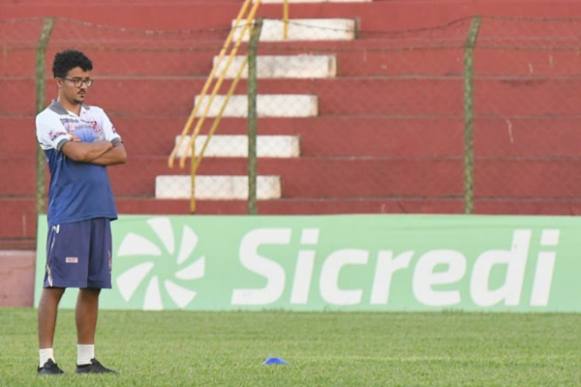 De jovem para jovens – Técnico de 30 anos comandará a base do Touro na Copa SP