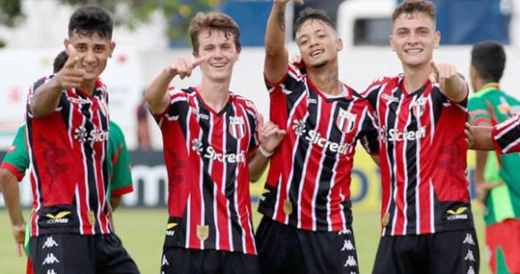 Edgar marca 2, Botafogo vence e garante a liderança da chave na Copa SP