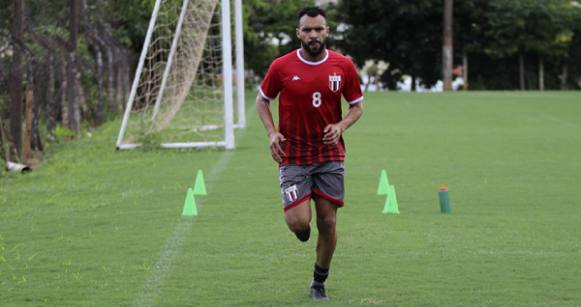 Com experiência internacional, zagueiro Robson é o novo reforço do Botafogo