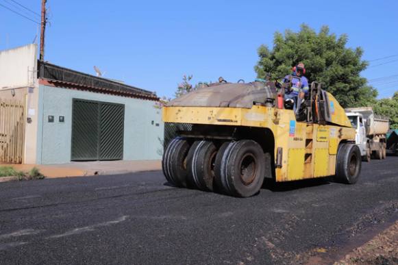 Prefeitura de Ribeirão inicia 16 quilômetros de asfalto novo em mais seis bairros