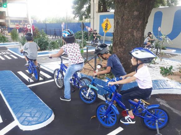 Alunos do bairro Ipiranga visitam minicidade da Transerp