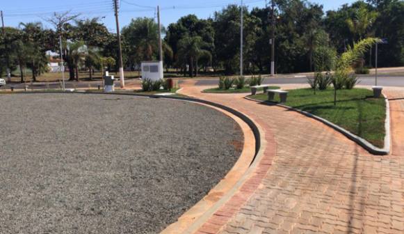 Com mais de 50 vagas, praça com estacionamento da Câmara de Sertãozinho poderá ser utilizada pela população a partir de agosto