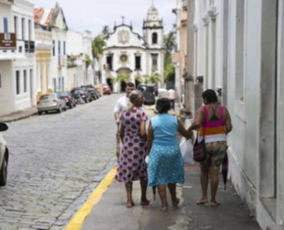 Brasileiro anda mais a pé