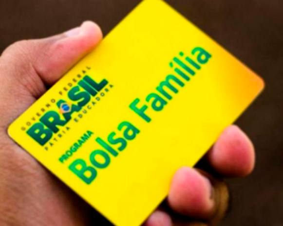 Auxílio paga última do Bolsa Família