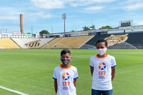 BASE - Atletas de escola de futebol de Sertãozinho têm prorrogação de contrato com Novorizontino