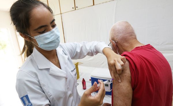 COVID-19: 1ª dose da vacina para idosos de 75 e 76 anos começa nesta segunda (15)