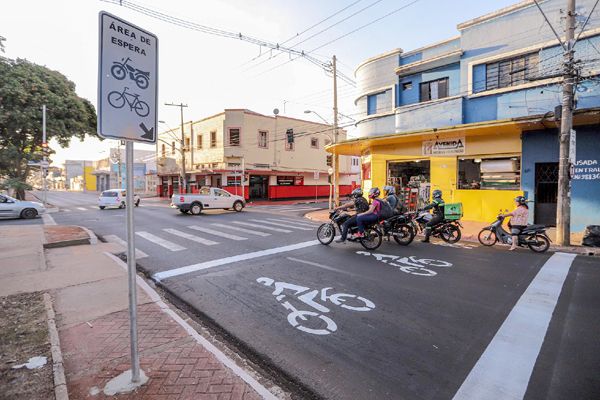 RIBEIRÃO - Transerp cria novas áreas de espera para motos e bicicletas na Francisco Junqueira