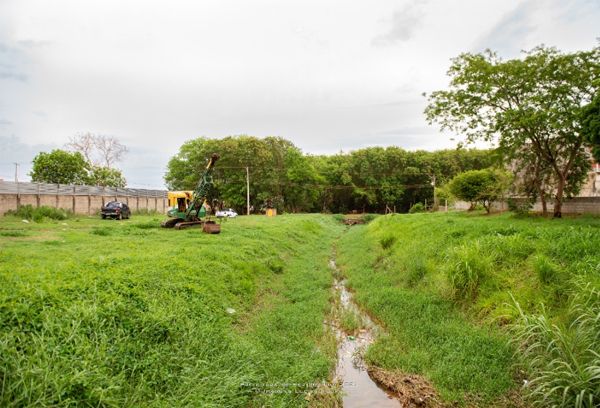 Iniciada limpeza do córrego do Jardim Liberdade