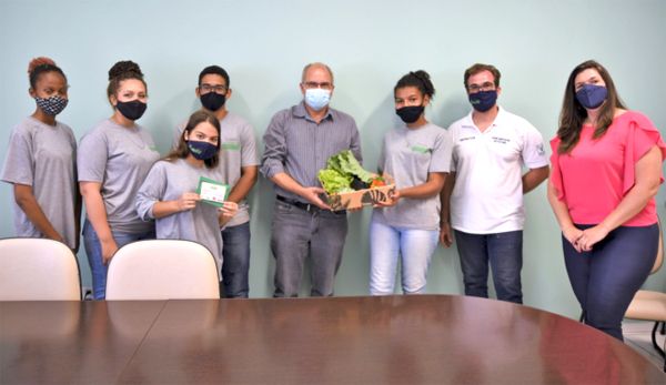 Alunos do Programa “Jovem Agricultor do Futuro” visitam Prefeitura de Sertãozinho