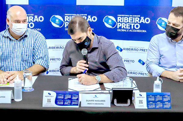 Prefeito assina decreto que denomina nova escola municipal de Ribeirão Preto