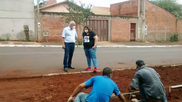 Iniciada a construção de calçadas no Jardim Ouro Verde, em Cruz das Posses