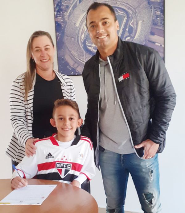 Filho de ex-lateral do Touro “assina” vínculo com base de um dos maiores clubes de São Paulo