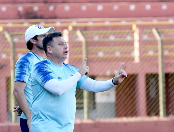 Sob o comando de novo técnico, Touro realiza jogo-treino contra a Catanduvense